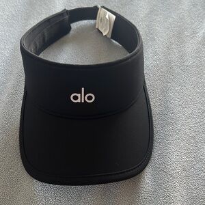 alo yoga black visor. one size fits all. brand new!